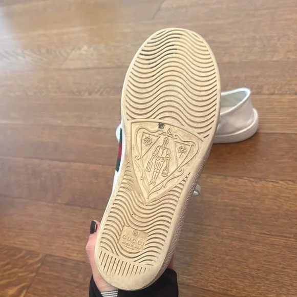 Gucci White Sneakers with Green and Red Stripe - Picture 2 of 3